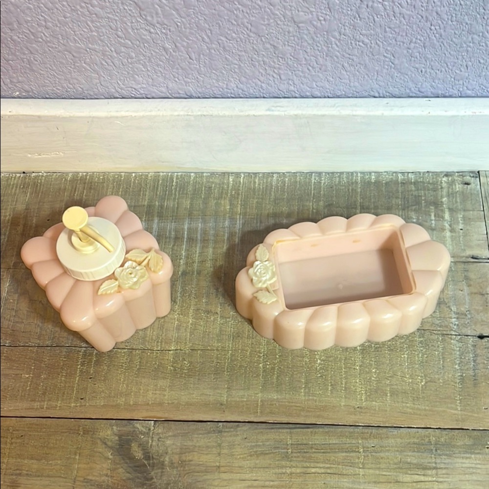 VTG Elegant Pink Bathroom Set with White Floral Details- acrylic scalloped